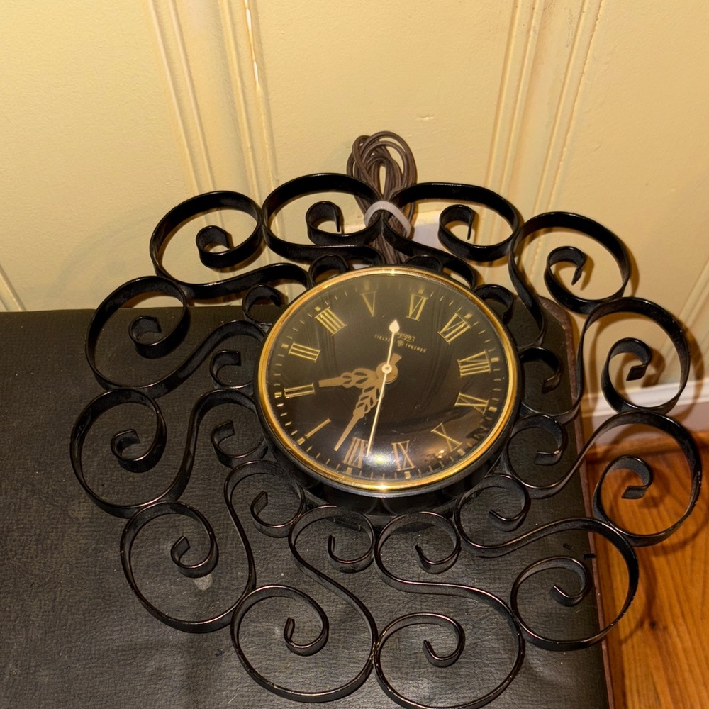Vintage General Electric Working Black and Gold Wall Clock